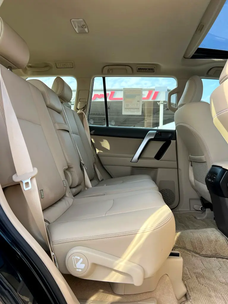 2022 Toyota Prado TXL Full Option 4.0L V6 - AWD 4x4 GCC- Electric Seat - Rear CAM & Sensors - Co - Image 16