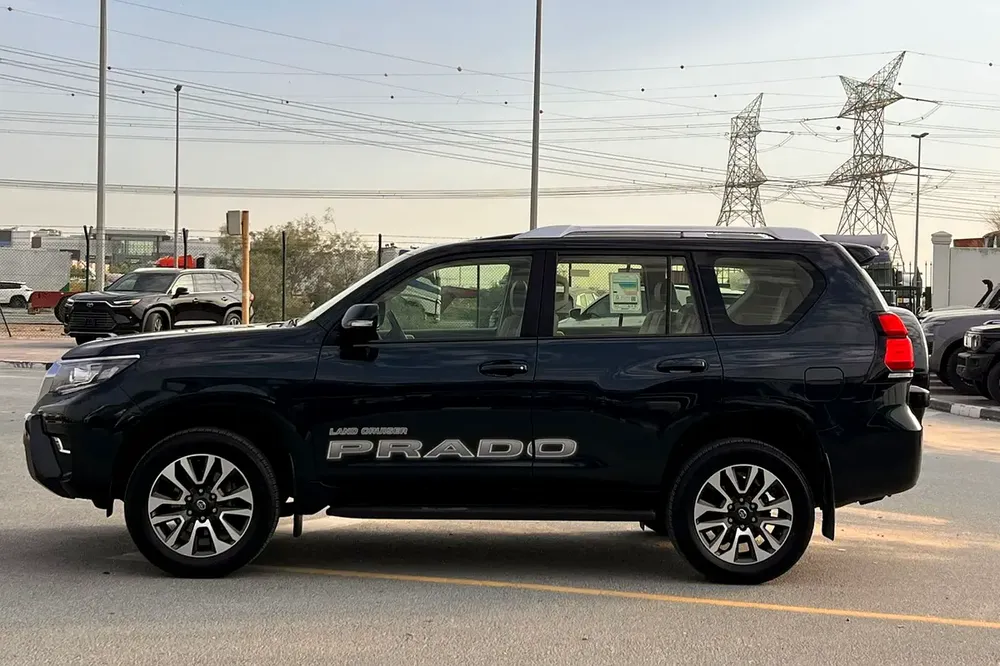 2022 Toyota Prado TXL Full Option 4.0L V6 - AWD 4x4 GCC- Electric Seat - Rear CAM & Sensors - Co - Image 4