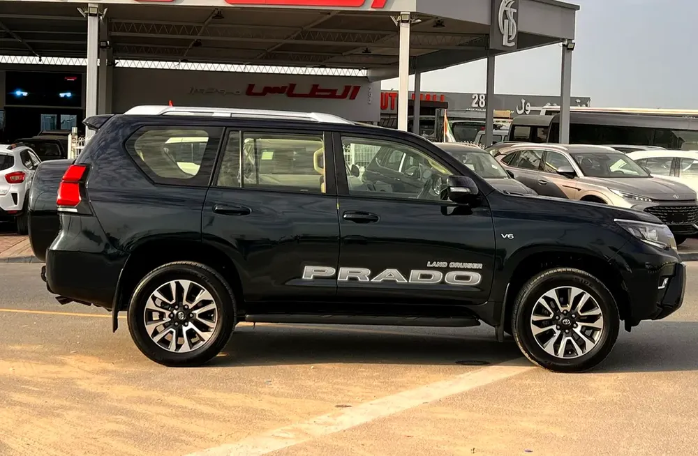 2022 Toyota Prado TXL Full Option 4.0L V6 - AWD 4x4 GCC- Electric Seat - Rear CAM & Sensors - Co - Image 9