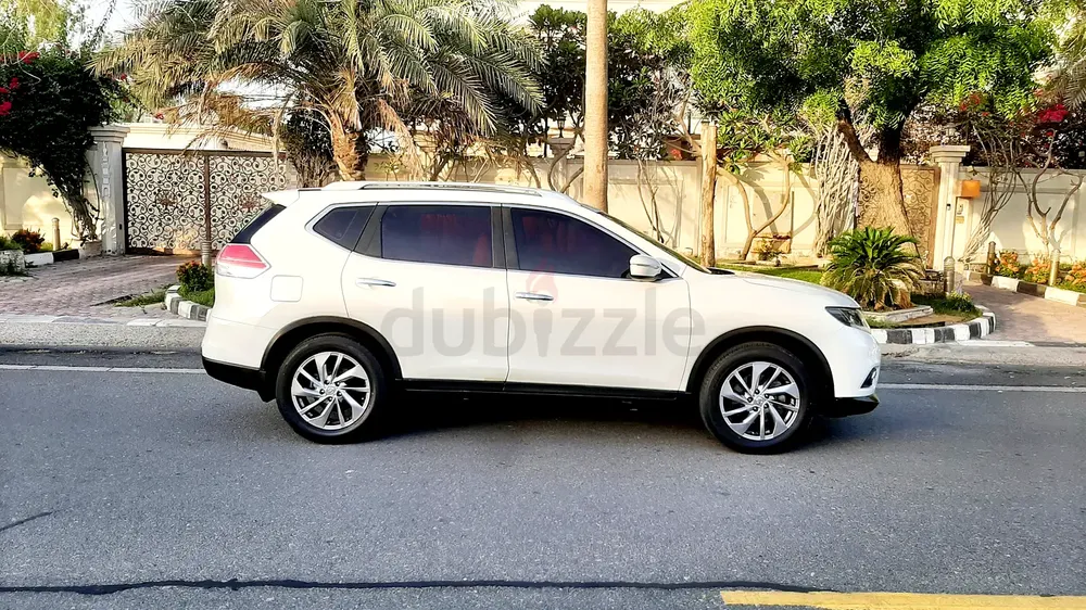 Nissan Xtrail 4wd SL Top 2015 Model No1 Option Sunroof Leather Seat Push Start GCC Family Used Sale - Image 14