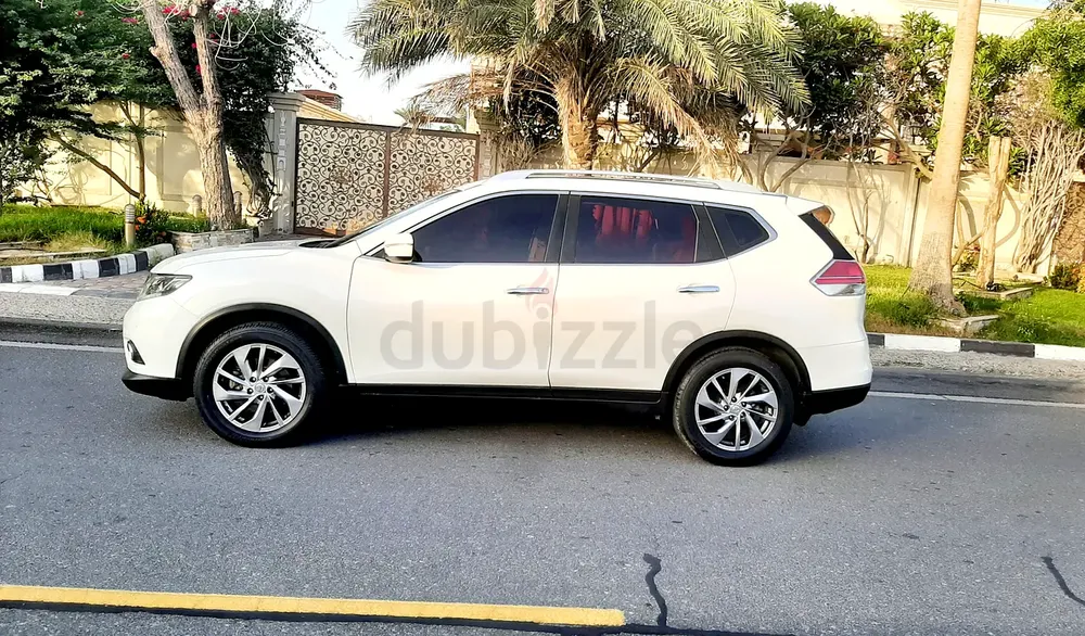 Nissan Xtrail 4wd SL Top 2015 Model No1 Option Sunroof Leather Seat Push Start GCC Family Used Sale - Image 15
