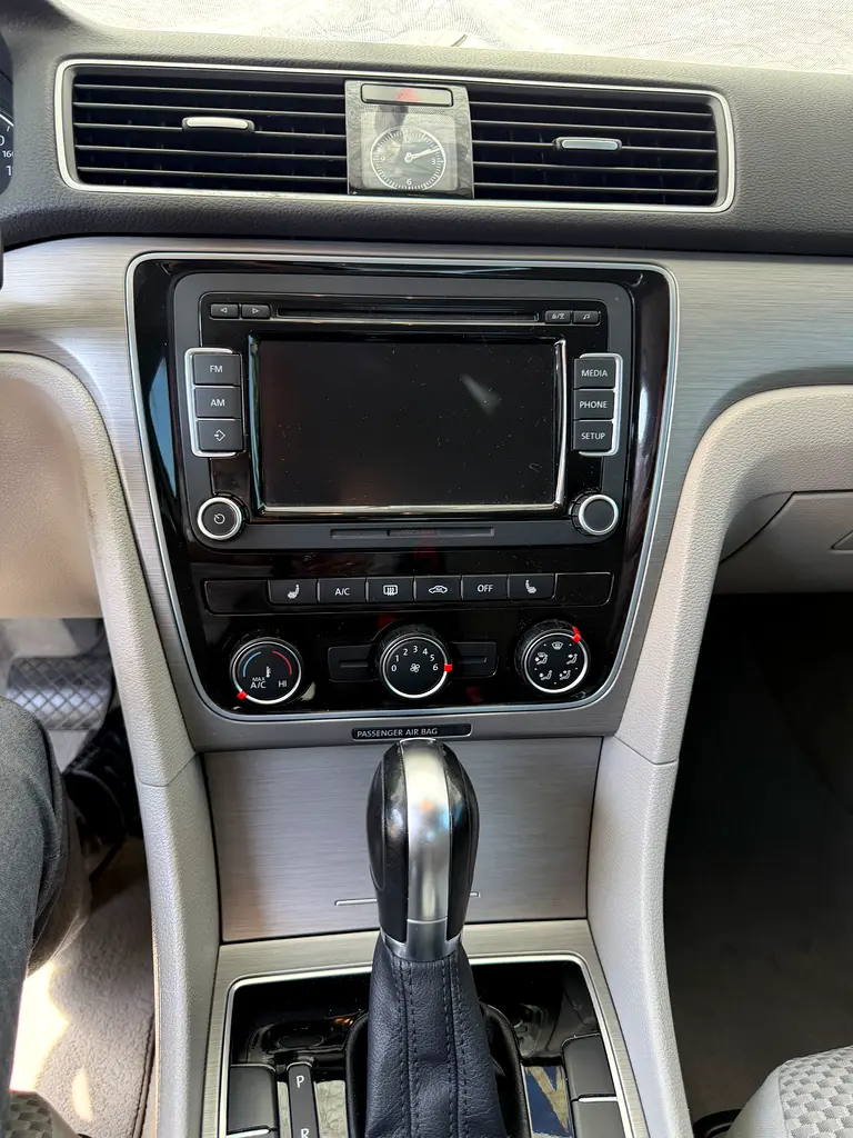 Volkswagen Passat 1.8 SE 2015 | Well Maintained | GCC Specs | 141,000 km - Image 11
