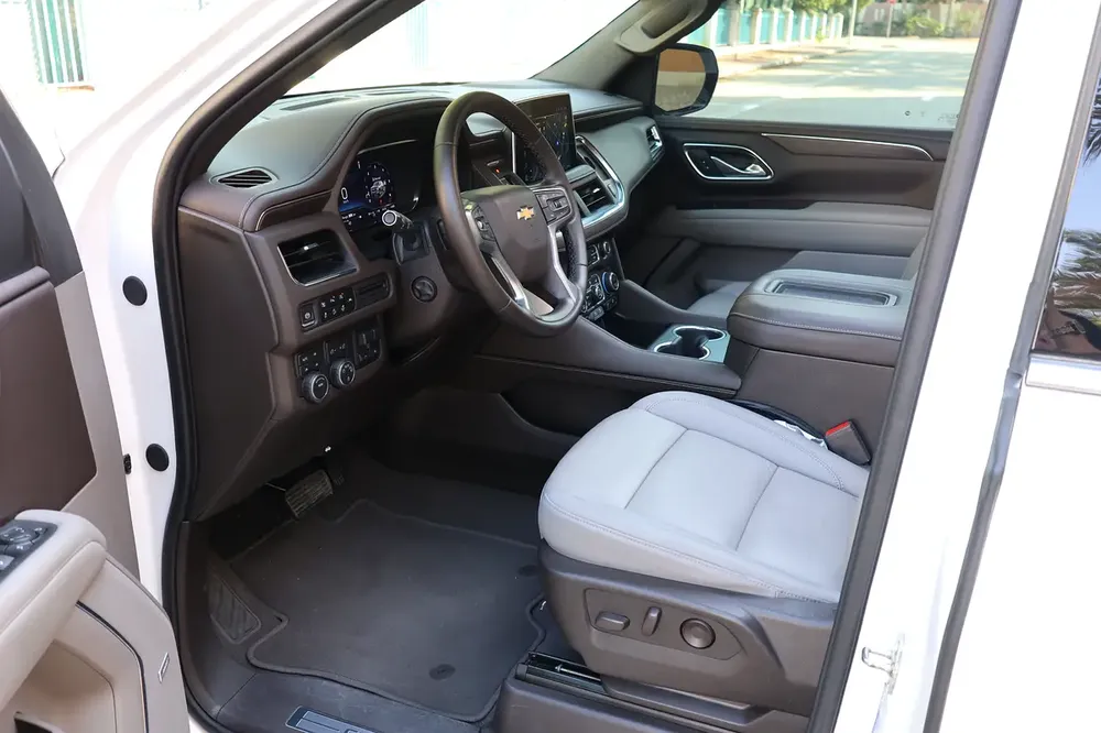 CHEVROLET TAHOE LT 4WD 5.3L V8 - GCC SPECS - UNDER WARRANTY / SERVICE 21-10-2027 - ACCIDENT FREE - - Image 12