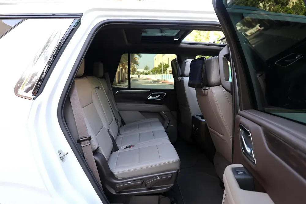 CHEVROLET TAHOE LT 4WD 5.3L V8 - GCC SPECS - UNDER WARRANTY / SERVICE 21-10-2027 - ACCIDENT FREE - - Image 18