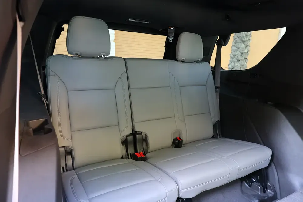 CHEVROLET TAHOE LT 4WD 5.3L V8 - GCC SPECS - UNDER WARRANTY / SERVICE 21-10-2027 - ACCIDENT FREE - - Image 19