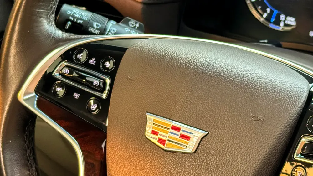 Cadillac Escalade Platinum 2016 Full Service History GCC 6.2L V8 Low Mileage - Image 13