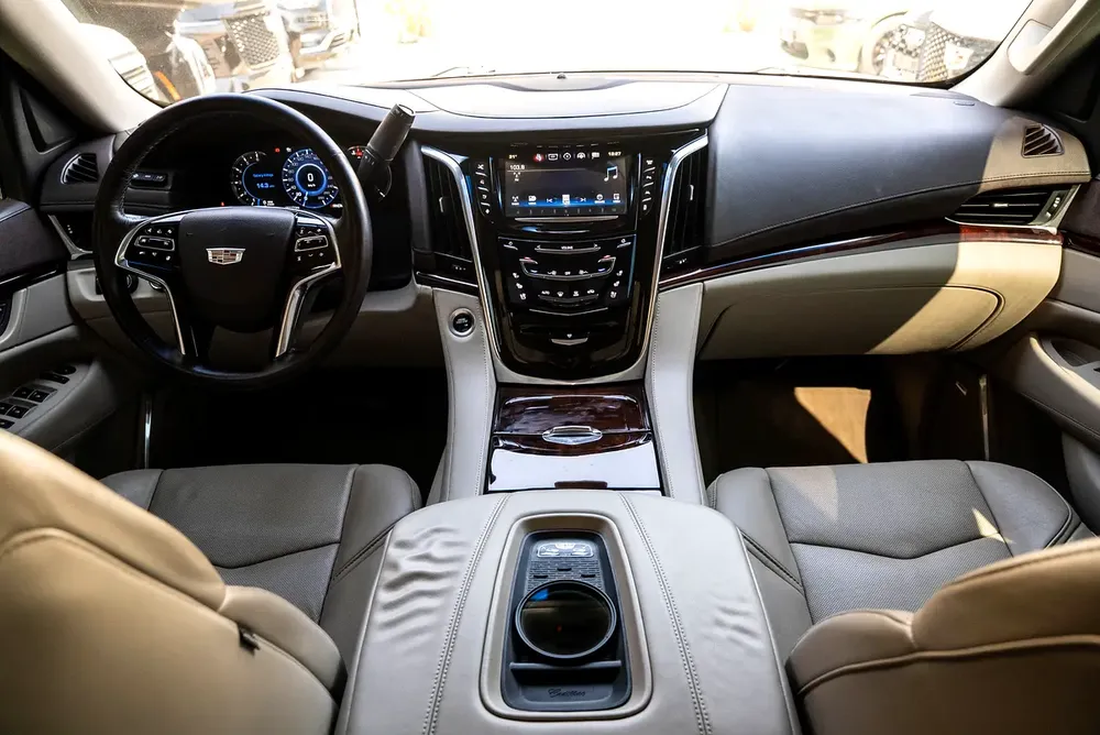 Cadillac Escalade Platinum 2016 Full Service History GCC 6.2L V8 Low Mileage - Image 15