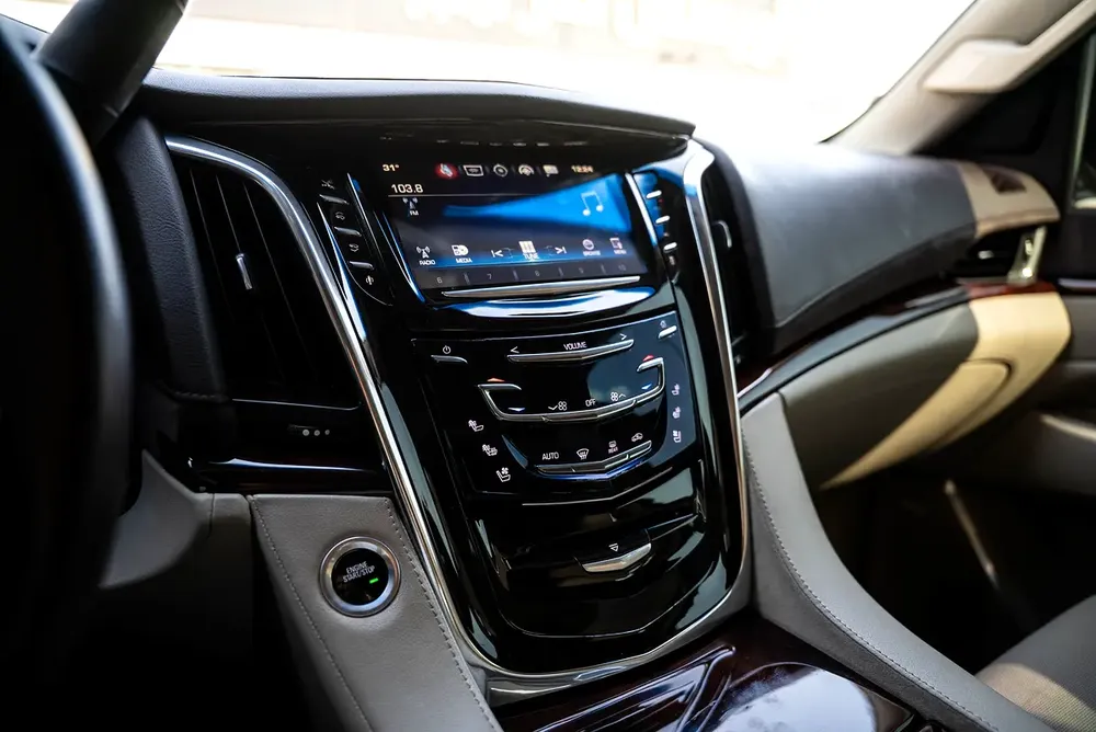 Cadillac Escalade Platinum 2016 Full Service History GCC 6.2L V8 Low Mileage - Image 5