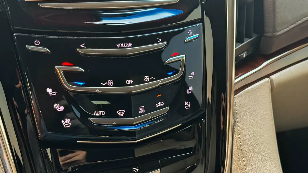 Cadillac Escalade Platinum 2016 Full Service History GCC 6.2L V8 Low Mileage - Image 6