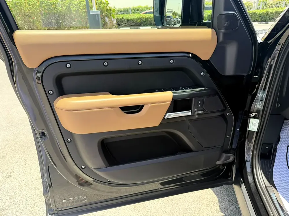 2025 Land Rover Defender 110 V8 Edition P525  AL TAYER MOTORS| GCC Specs - Image 11