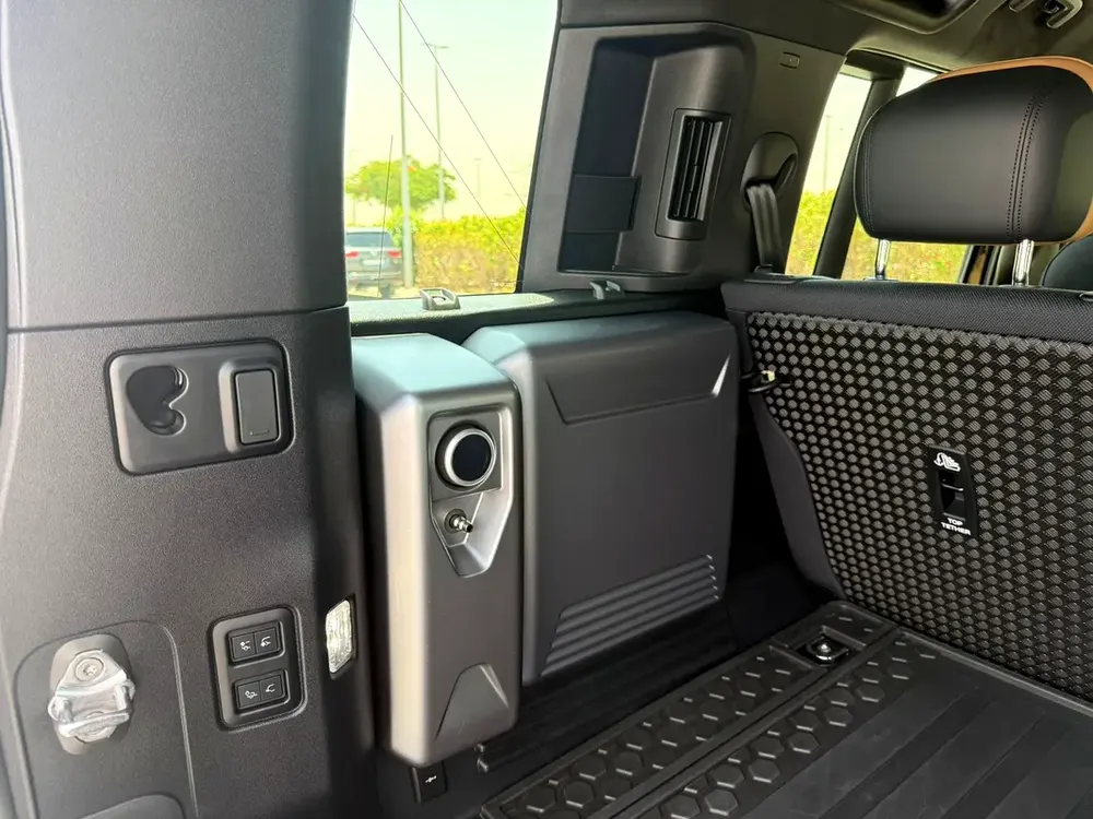 2025 Land Rover Defender 110 V8 Edition P525  AL TAYER MOTORS| GCC Specs - Image 16