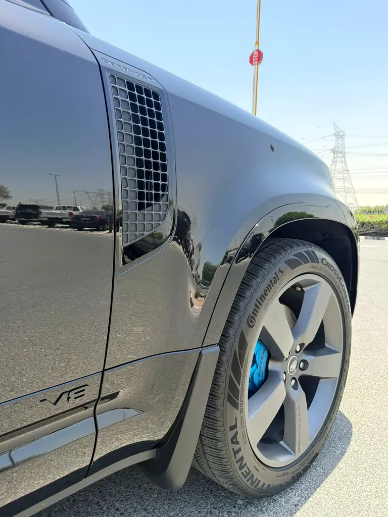 2025 Land Rover Defender 110 V8 Edition P525  AL TAYER MOTORS| GCC Specs - Image 9
