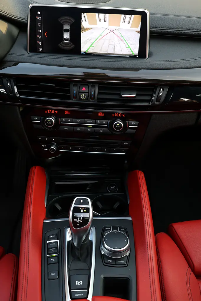 BMW X6 2018-114,000km -GCC Specs-Excellent Condition - Image 14
