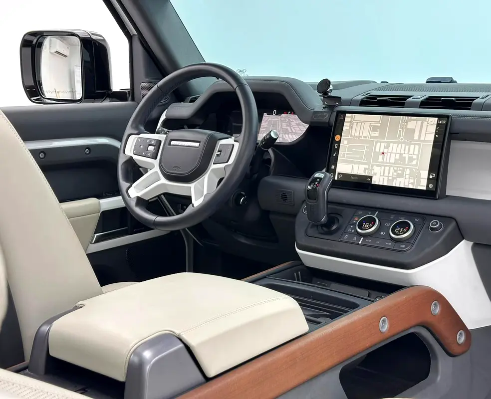 2024 Land Rover Defender 110 HSE, 11/2028 Warranty, 01/2029 Service Contract, Land Rover FSH, GCC - Image 11