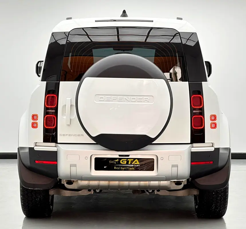 2024 Land Rover Defender 110 HSE, 11/2028 Warranty, 01/2029 Service Contract, Land Rover FSH, GCC - Image 5