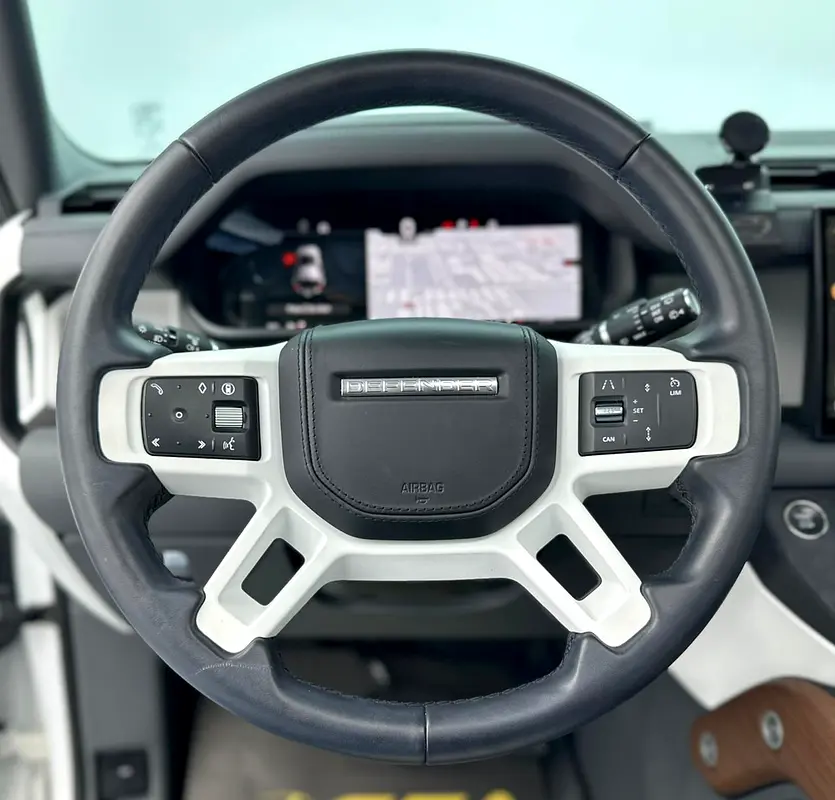 2024 Land Rover Defender 110 HSE, 11/2028 Warranty, 01/2029 Service Contract, Land Rover FSH, GCC - Image 7