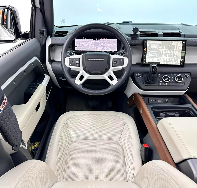 2024 Land Rover Defender 110 HSE, 11/2028 Warranty, 01/2029 Service Contract, Land Rover FSH, GCC - Image 8