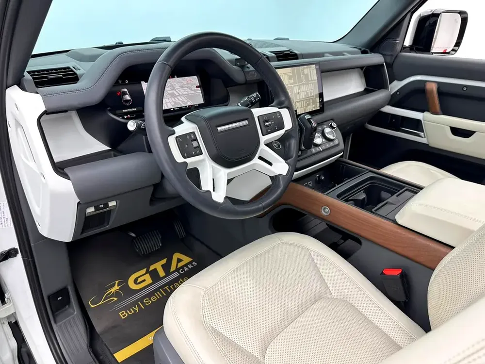 2024 Land Rover Defender 110 HSE, 11/2028 Warranty, 01/2029 Service Contract, Land Rover FSH, GCC - Image 9