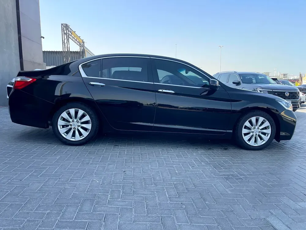 FINAL PRICE 2015 HONDA ACCORD 2.4L FULL OPTION || GCC || ORIGINAL PAINT || FULL AGENCY SERVICE - Image 4