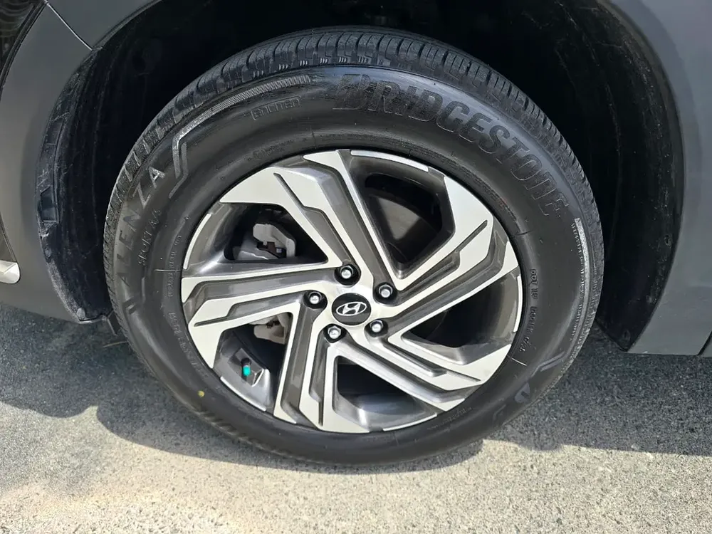 Hyundai Santa Fe HTRAC 2023 - GCC Specs - Image 8