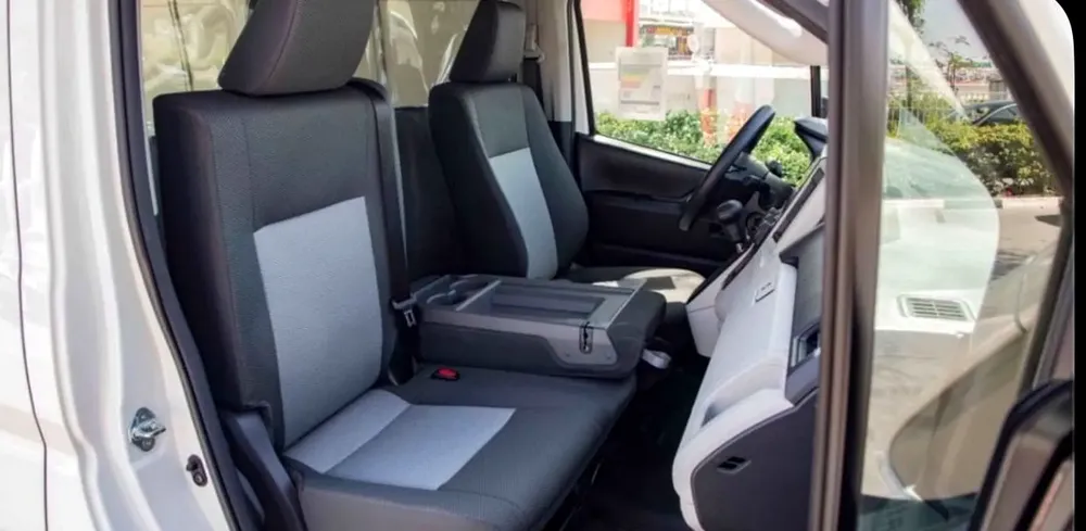 Toyota Hiace Std Roof Half Cargo 3.5l M/T Gcc Specs White Color  2026 Model - Image 4