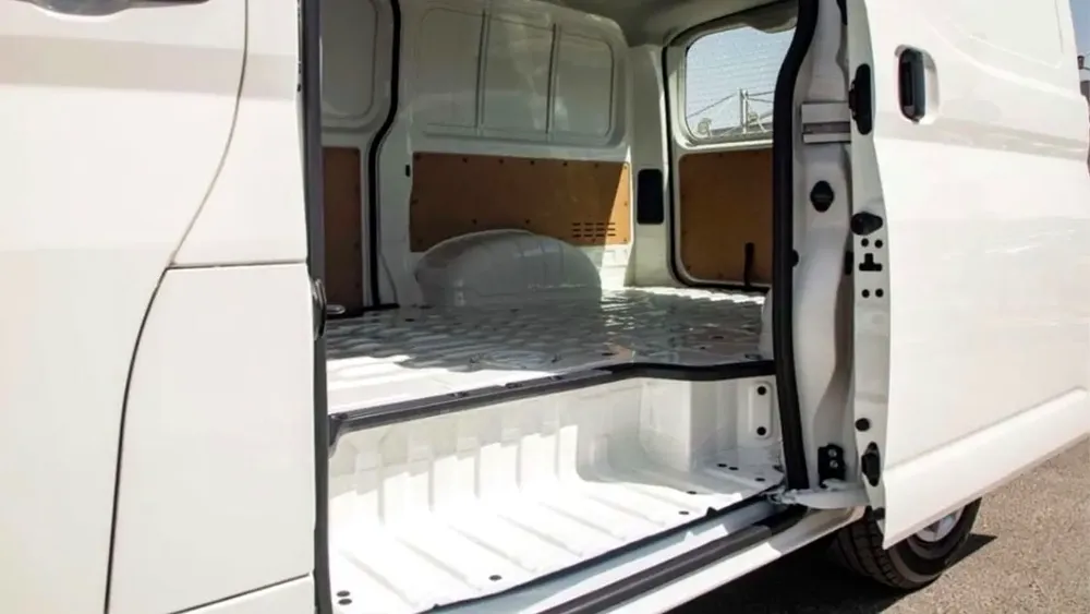 Toyota Hiace Std Roof Half Cargo 3.5l M/T Gcc Specs White Color  2026 Model - Image 5
