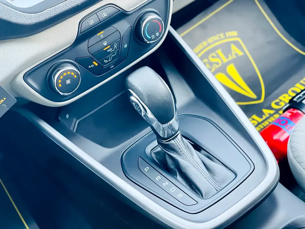 UNLIMITED MILEAGE WARRANTY / CRUISE CONTROL + CAMERA + ALLOY WHEELS + LED LIGHT / IN HOUSE FINANCE - Image 13