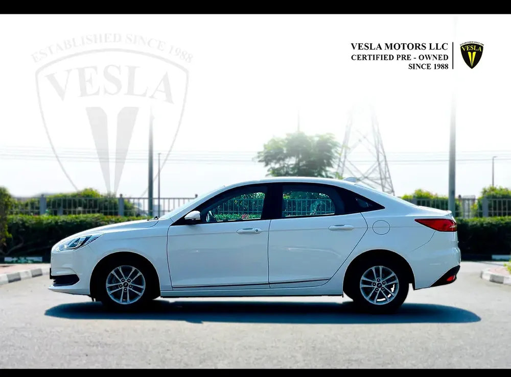 UNLIMITED MILEAGE WARRANTY / CRUISE CONTROL + CAMERA + ALLOY WHEELS + LED LIGHT / IN HOUSE FINANCE - Image 4
