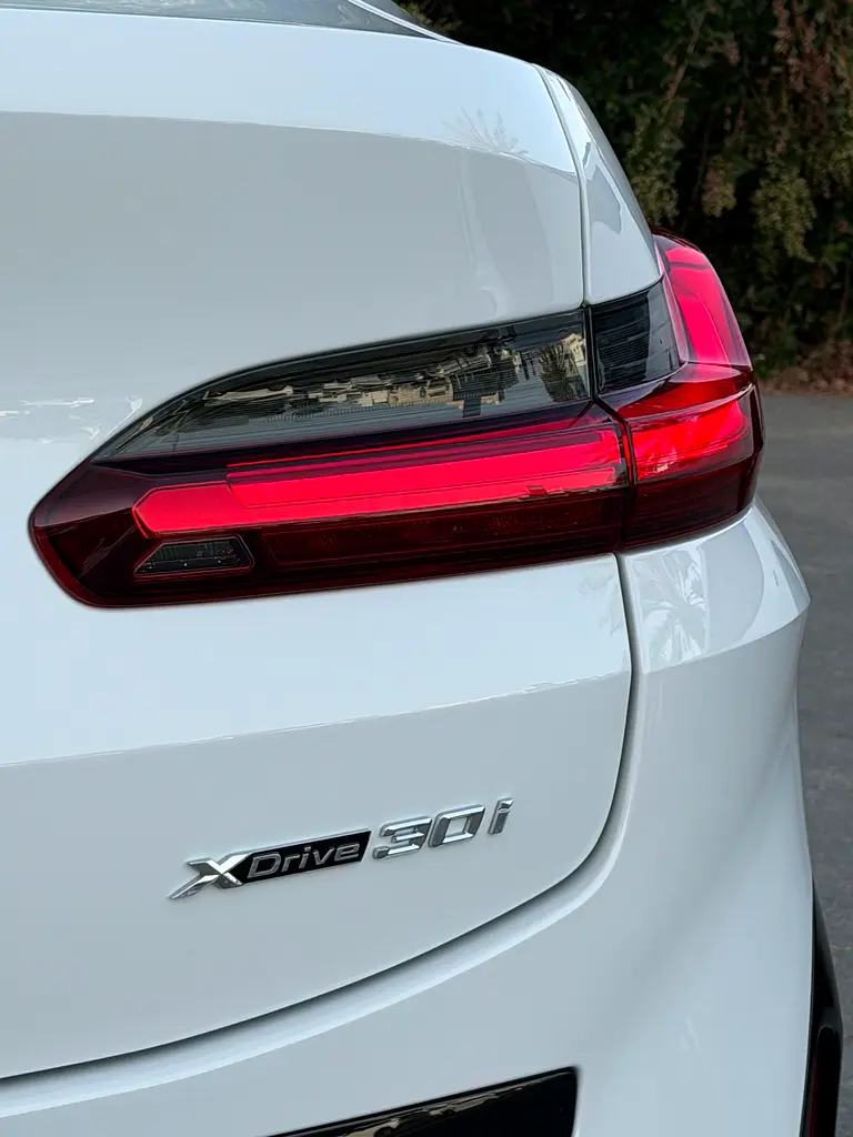 BMW X4 xDrive30i M Sport - 5 Years Warranty - 5 Years Free Service - Free insurance - Window tint - Image 9