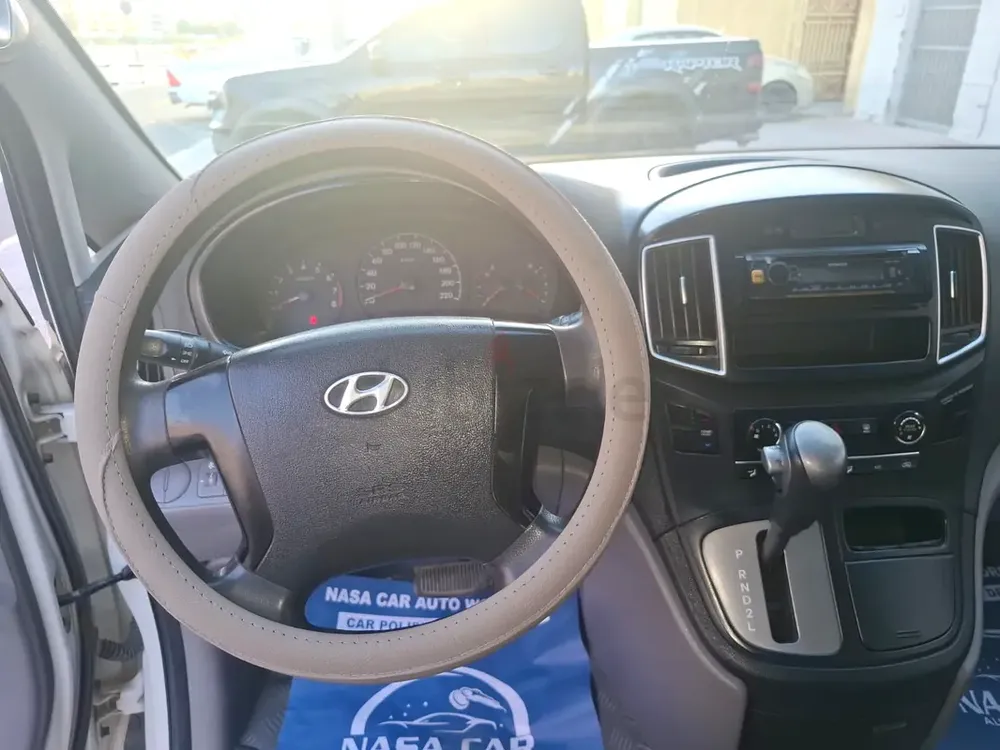 Hyundai H1 GL 2016 GCC Specs - Spacious 9-Seater Van - Image 9