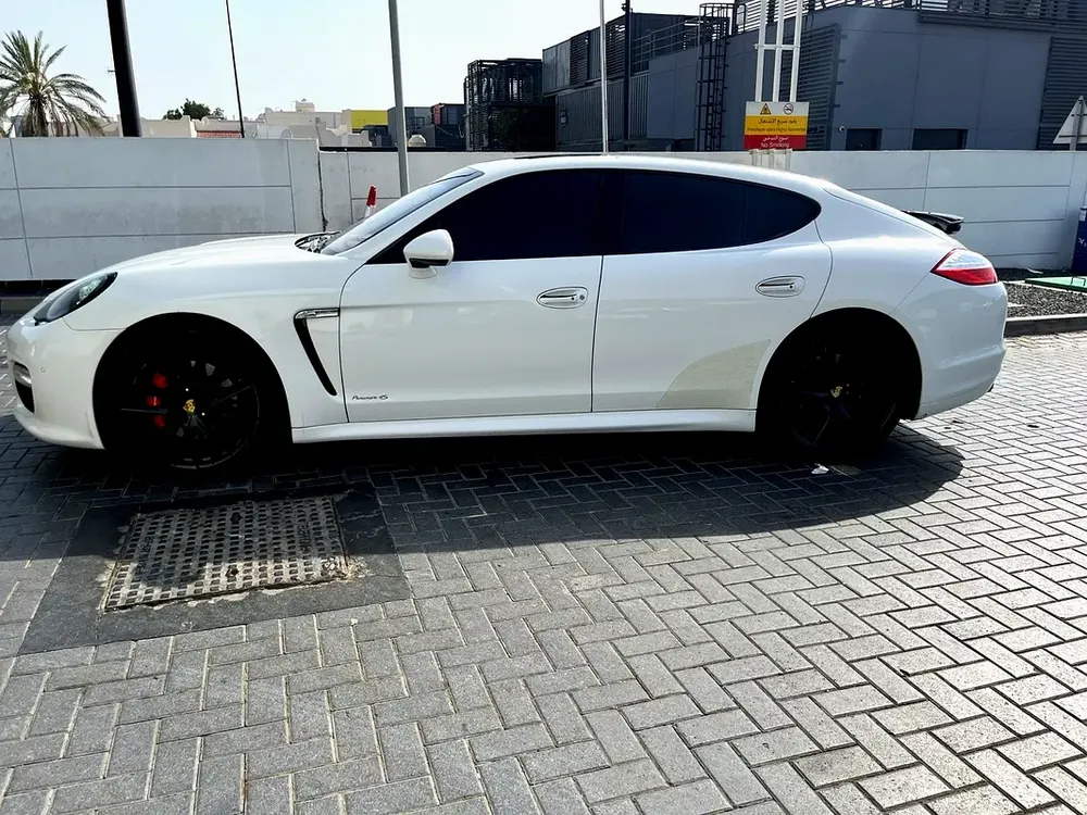 Porsche Panamera 4s - Image 4