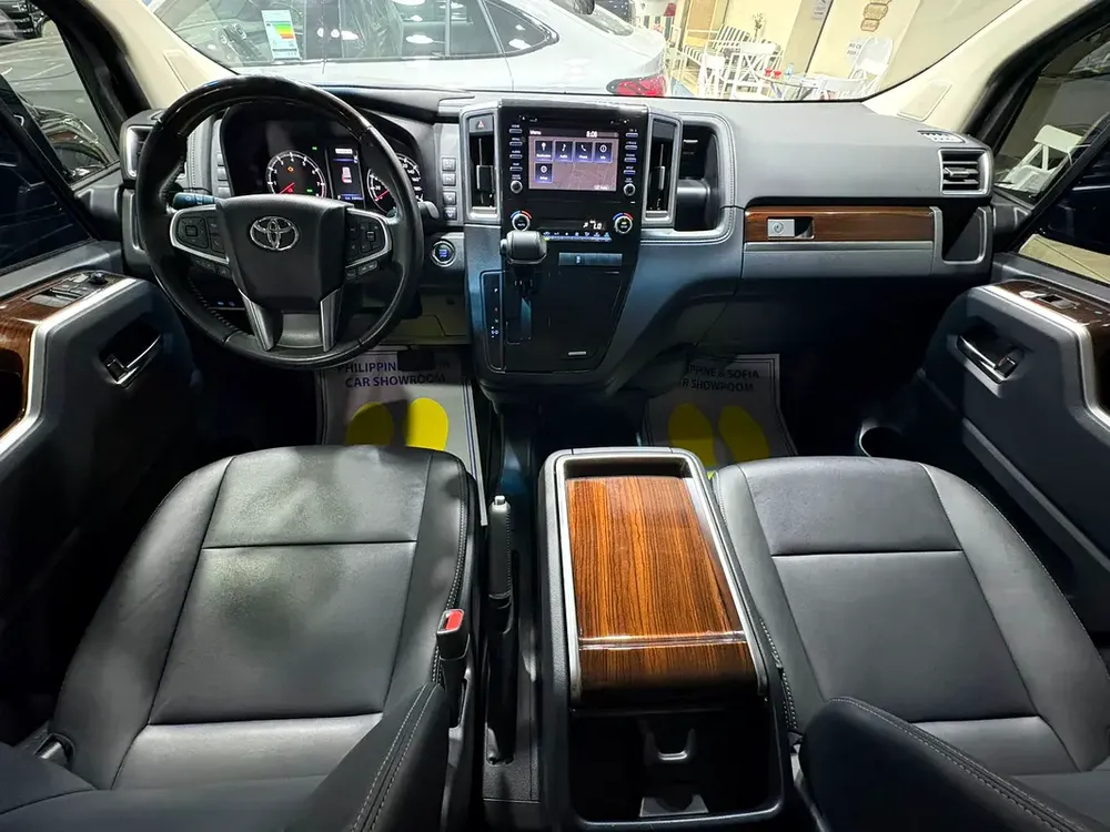 Toyota Granvia Premium 2023 MODEL - GCC SPECIFICATION - Image 14