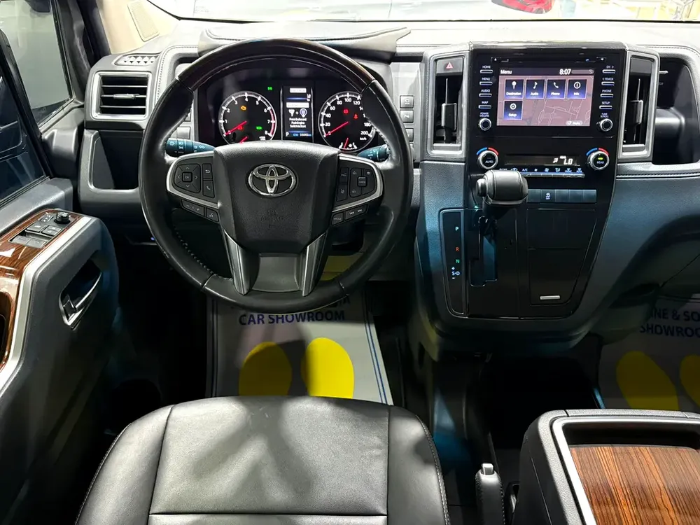 Toyota Granvia Premium 2023 MODEL - GCC SPECIFICATION - Image 15