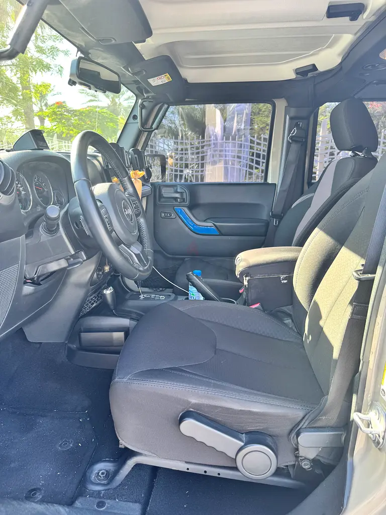 Jeep Wrangler GCC Full Service History with Alfuttaim - Image 5