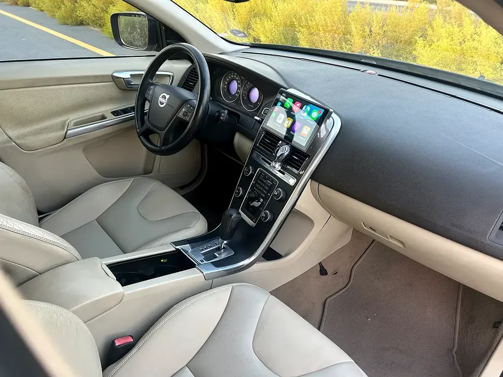 VOLVO • XC60 T5 Momentum • 2012 • GCC Specs - Image 11