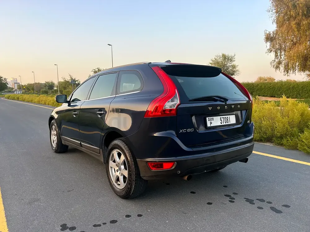 VOLVO • XC60 T5 Momentum • 2012 • GCC Specs - Image 14
