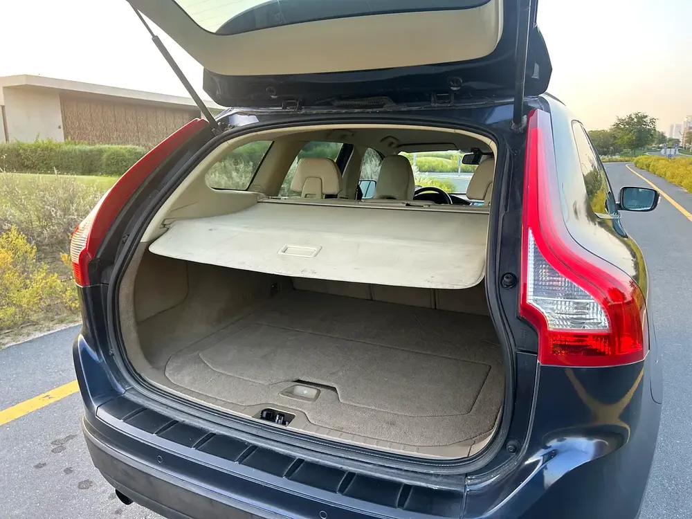 VOLVO • XC60 T5 Momentum • 2012 • GCC Specs - Image 17