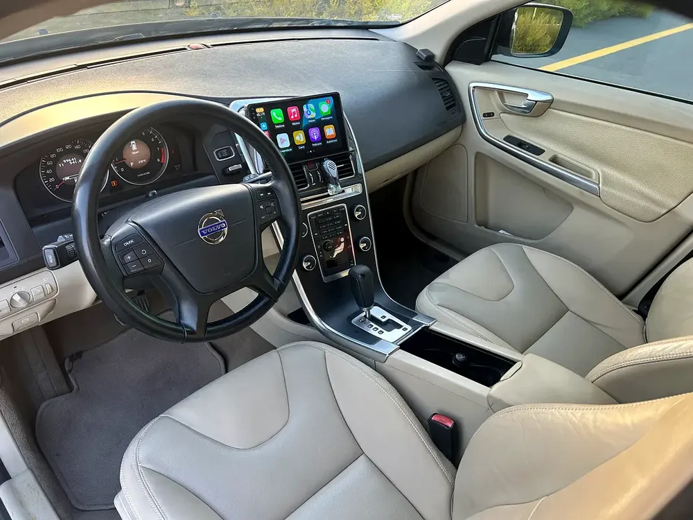 VOLVO • XC60 T5 Momentum • 2012 • GCC Specs - Image 6