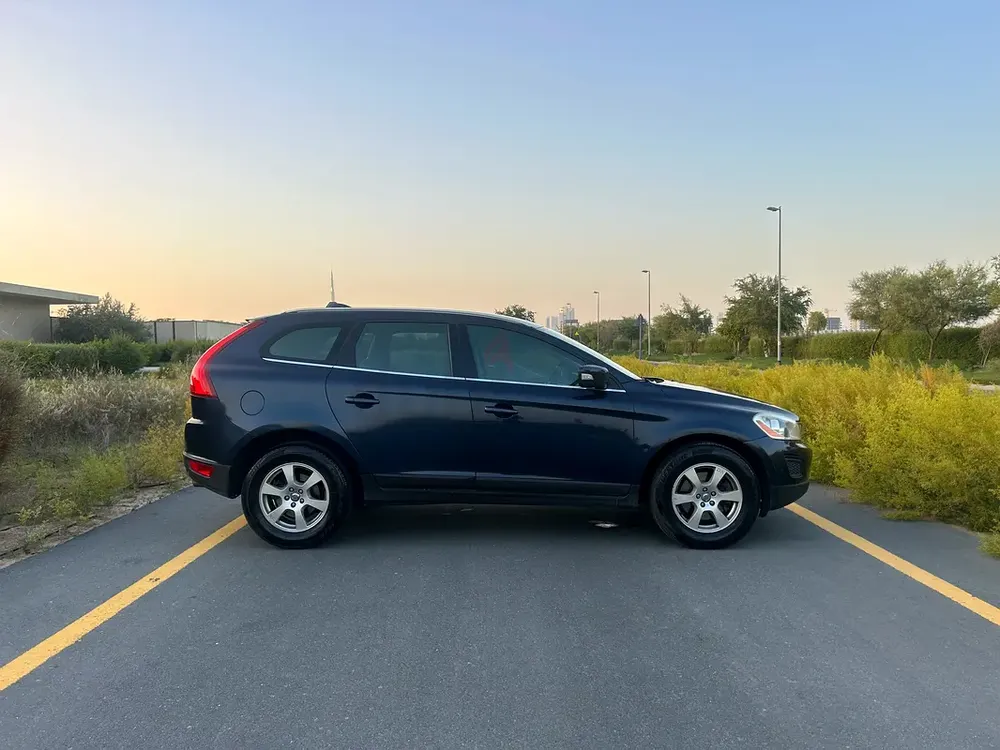VOLVO • XC60 T5 Momentum • 2012 • GCC Specs - Image 9