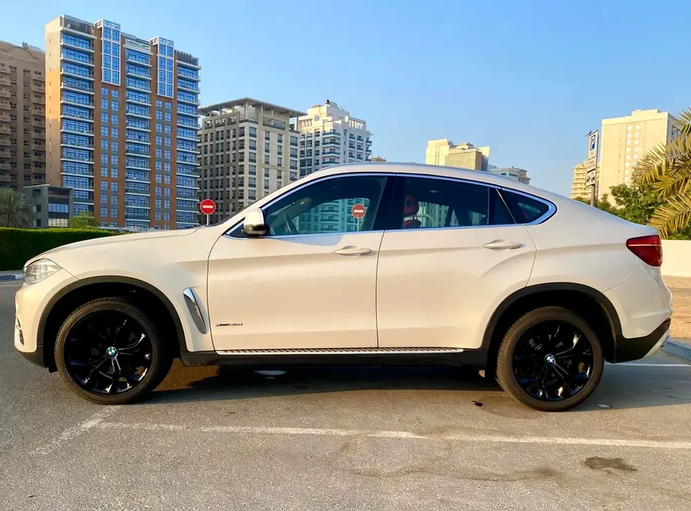 2018 BMW X6 Xdrive 35i || GCC specs || FULL AGENCY SERVICED || ACCIDENT FREE || CARPLAY - Image 4