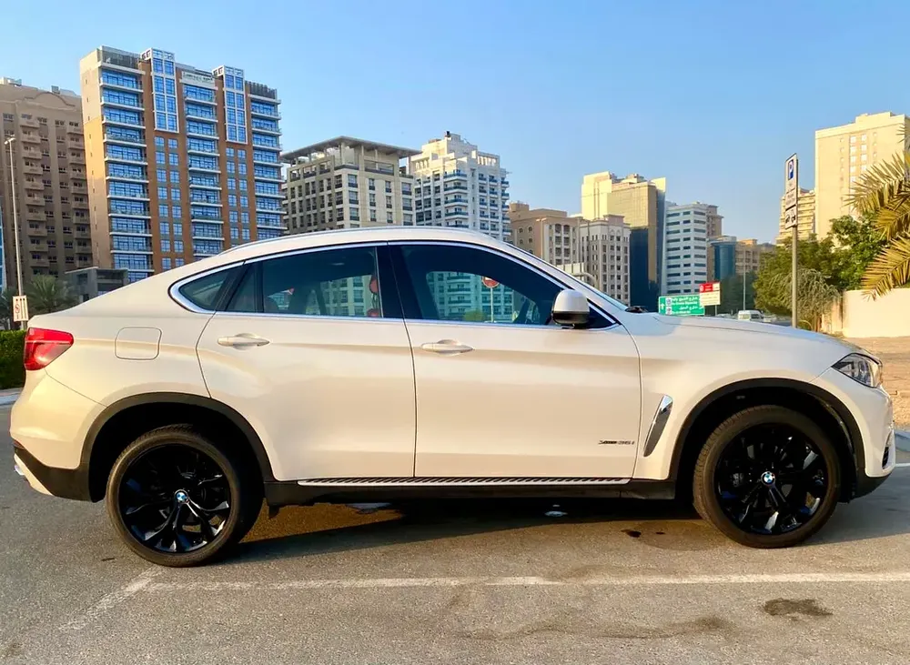 2018 BMW X6 Xdrive 35i || GCC specs || FULL AGENCY SERVICED || ACCIDENT FREE || CARPLAY - Image 5