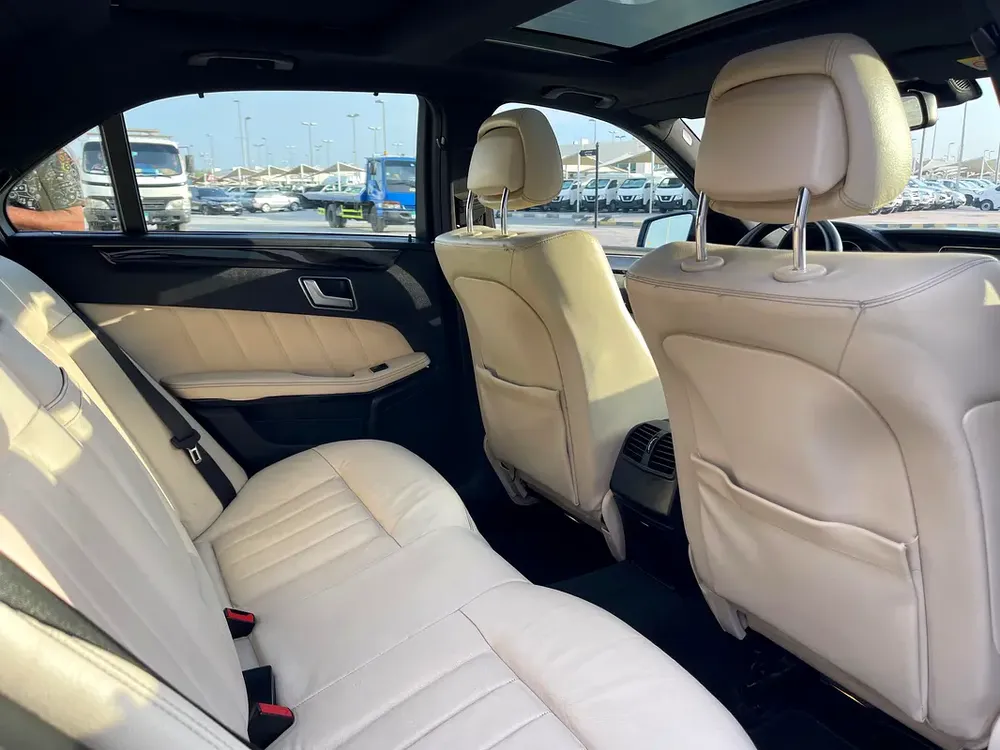 Mercedes E300 GCC full option accident free excellent condition - Image 10