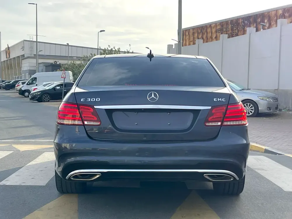 Mercedes E300 GCC full option accident free excellent condition - Image 7