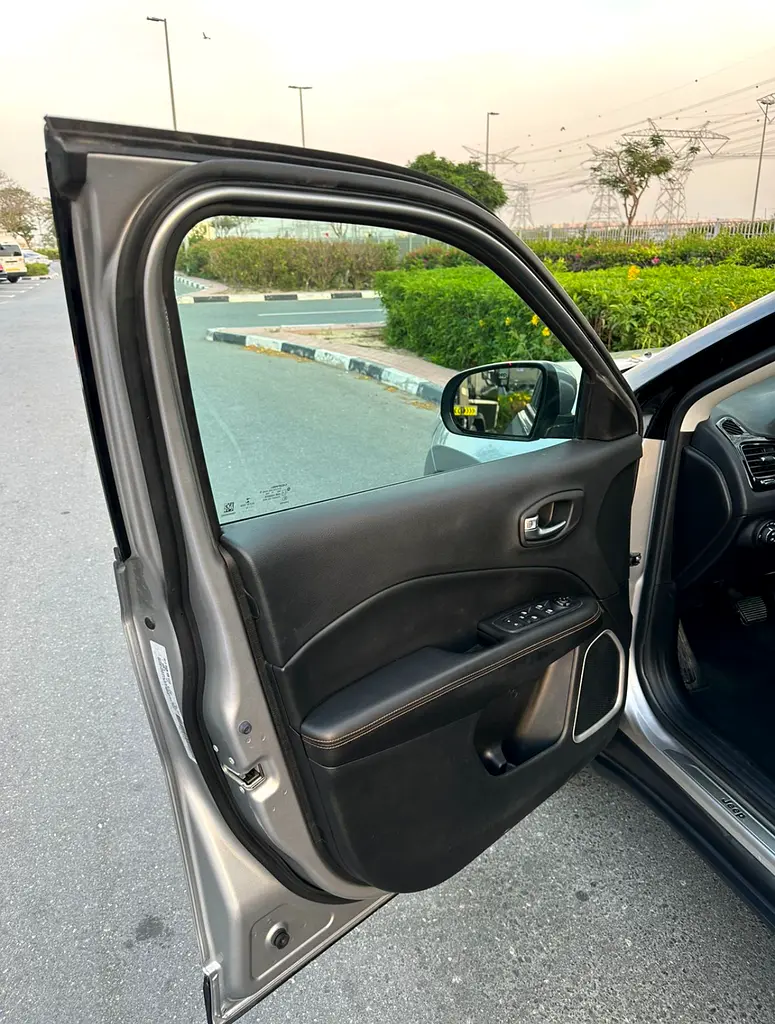 JEEP COMPASS LIMITED FULL OPTION GCC SINGLE OWNER ORIGINAL PAINT FULL SERVICE HISTORY AL FUTTAIM - Image 12