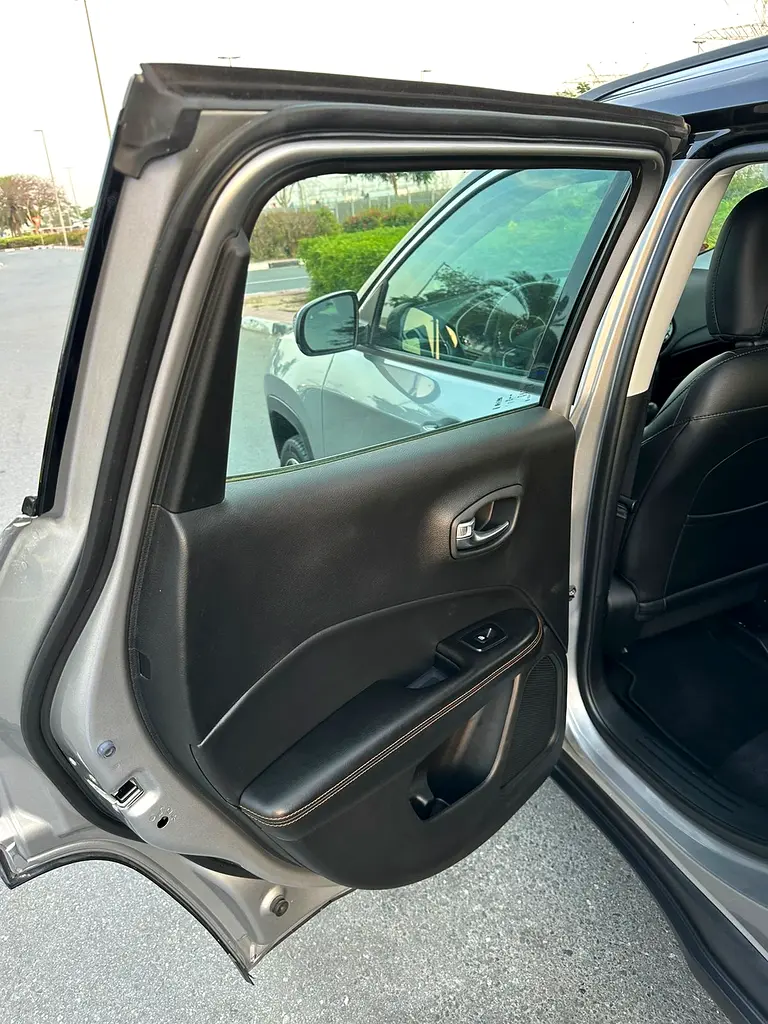 JEEP COMPASS LIMITED FULL OPTION GCC SINGLE OWNER ORIGINAL PAINT FULL SERVICE HISTORY AL FUTTAIM - Image 13