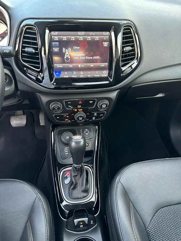 JEEP COMPASS LIMITED FULL OPTION GCC SINGLE OWNER ORIGINAL PAINT FULL SERVICE HISTORY AL FUTTAIM - Image 17