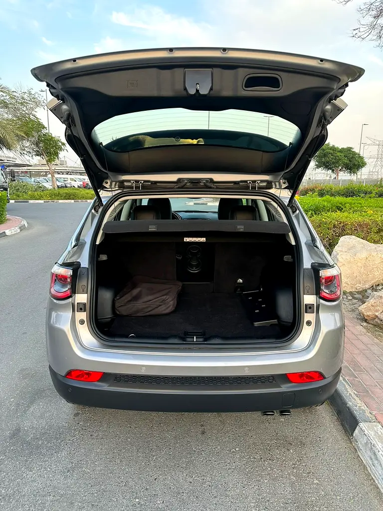 JEEP COMPASS LIMITED FULL OPTION GCC SINGLE OWNER ORIGINAL PAINT FULL SERVICE HISTORY AL FUTTAIM - Image 7