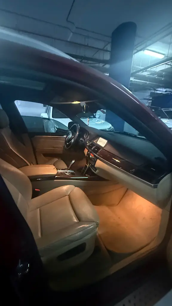 Well Maintained BMW X5 4.8i 2009 - Canadian Specs - Image 5