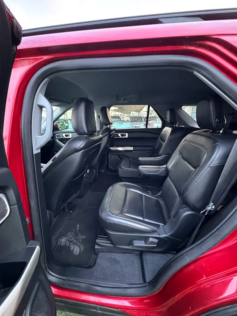 Ford Explorer XLT 2020, American Specs - GCC Resale - Image 9