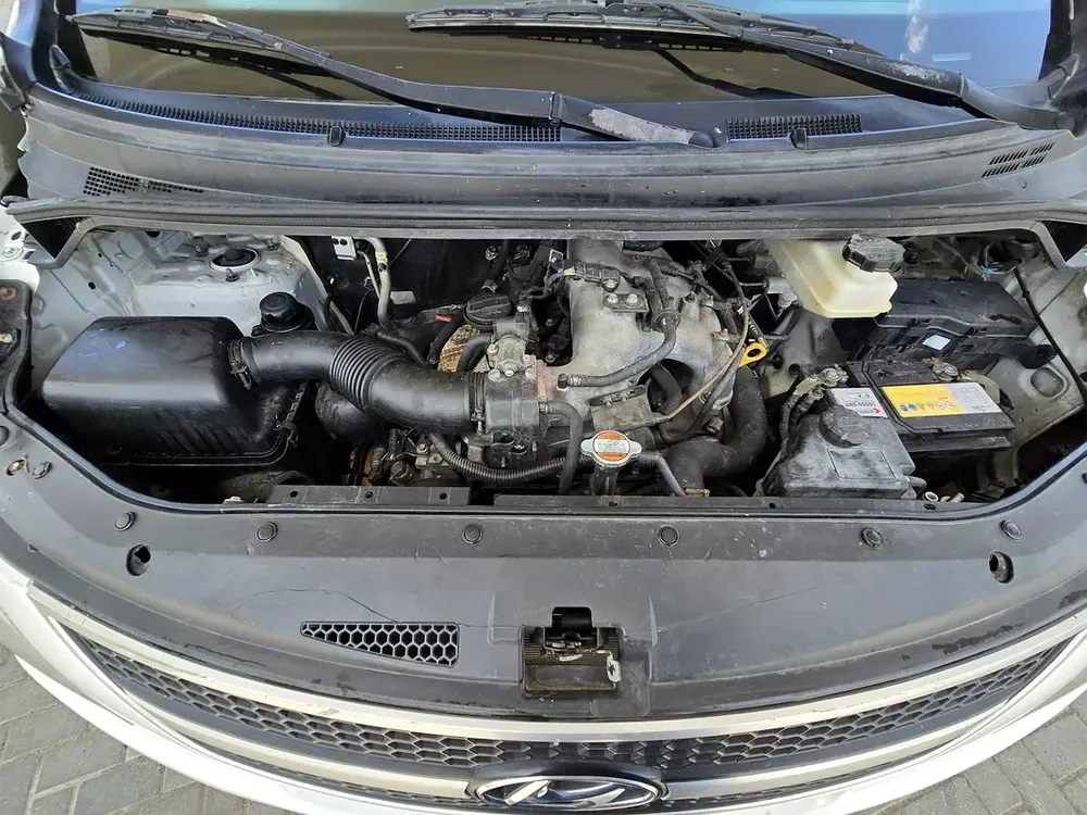Hyundai H1 12 seat Model 2014 GCC - Image 9